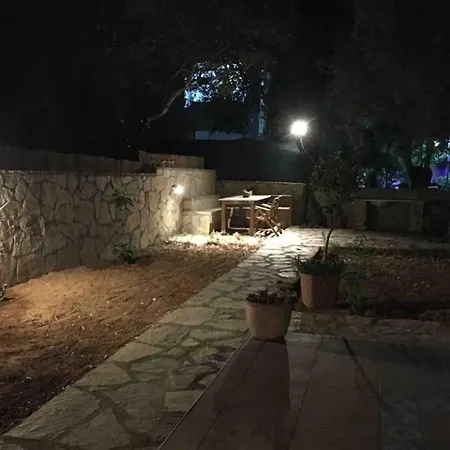 Bodrum Torba Da Tam Muestakil Bahceli Dogal Tas Ev. 博德鲁姆